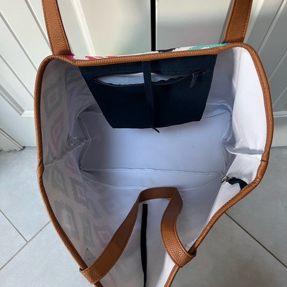 💚💙💖🖤Thirty One Lakeside Tote Candy Corners -EUC — Regular $58 - Picture 3 of 3